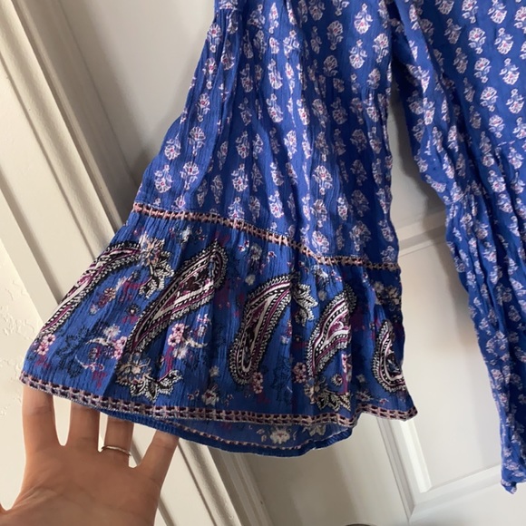 American Eagle blue paisley blouse - Picture 4 of 7